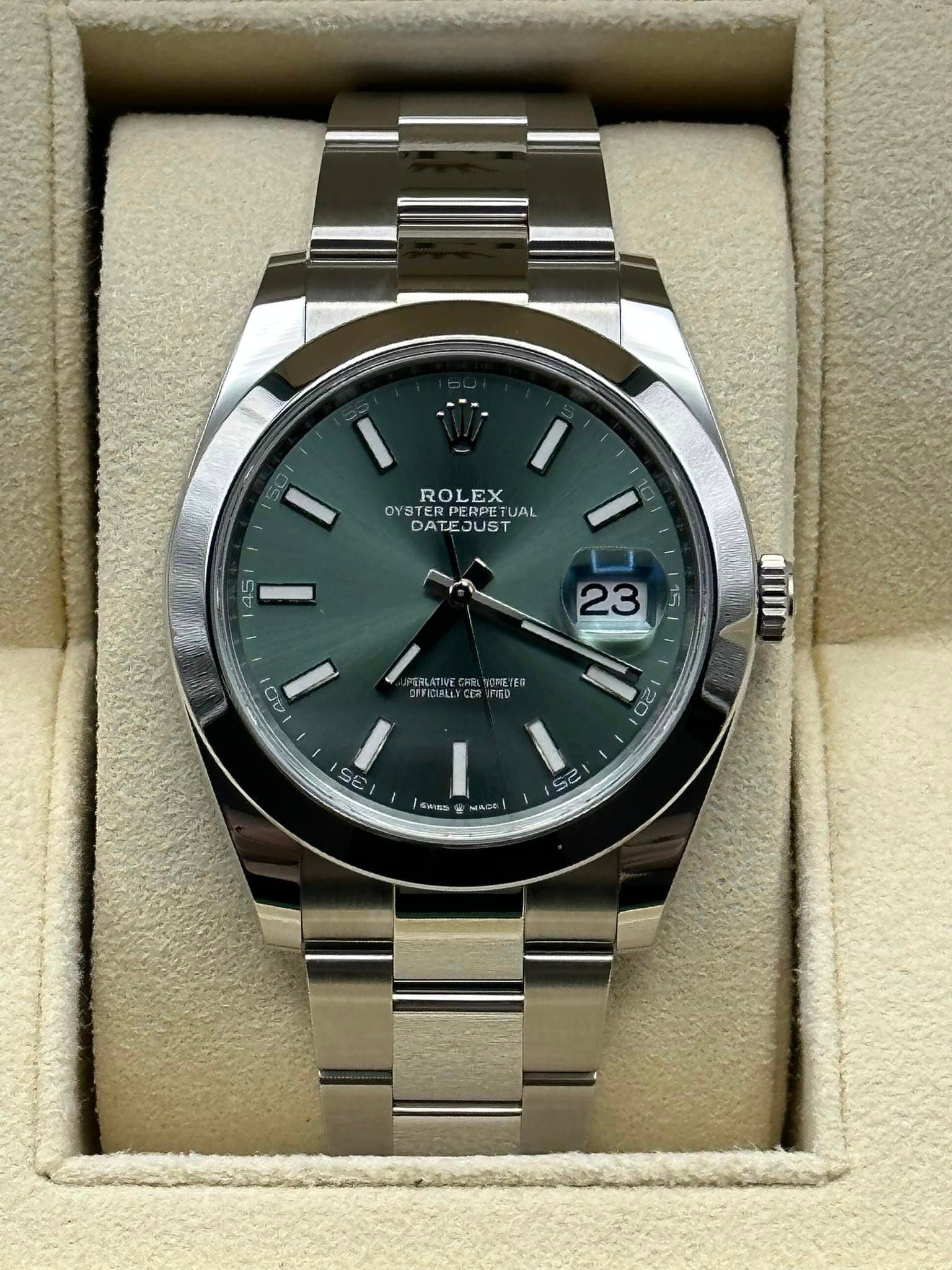 1_195d778a-ea80-4c24-8bcb-fa00ac4773be.jpg 2022 Rolex Datejust 41mm 126300 Oyster Green Dial