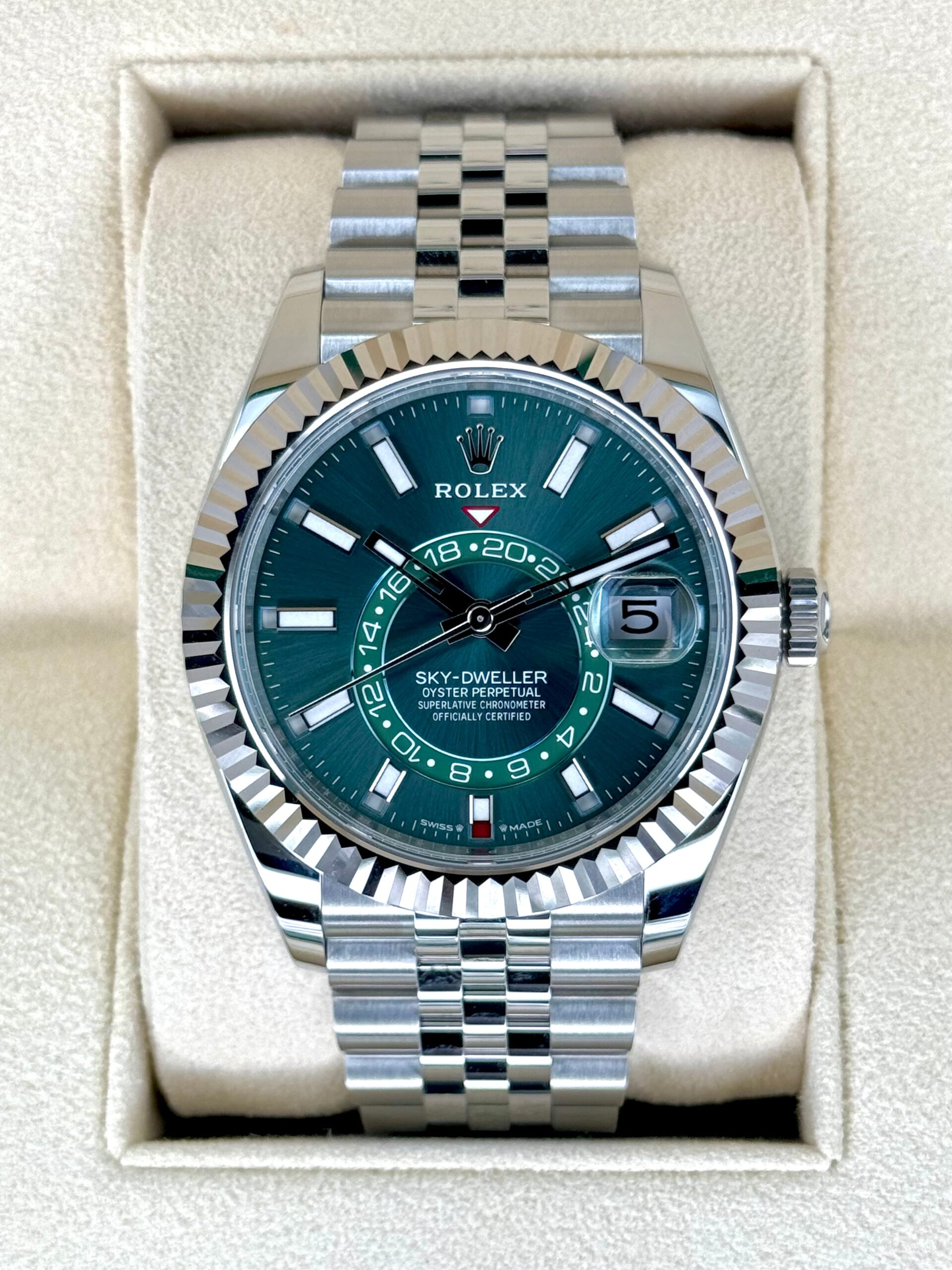 3AFAD213-22A8-4315-95FA-C7CA7F4ED85F-1.jpg 2025 Rolex Sky-Dweller 42mm 336934 Jubilee Green Dial (Unworn)