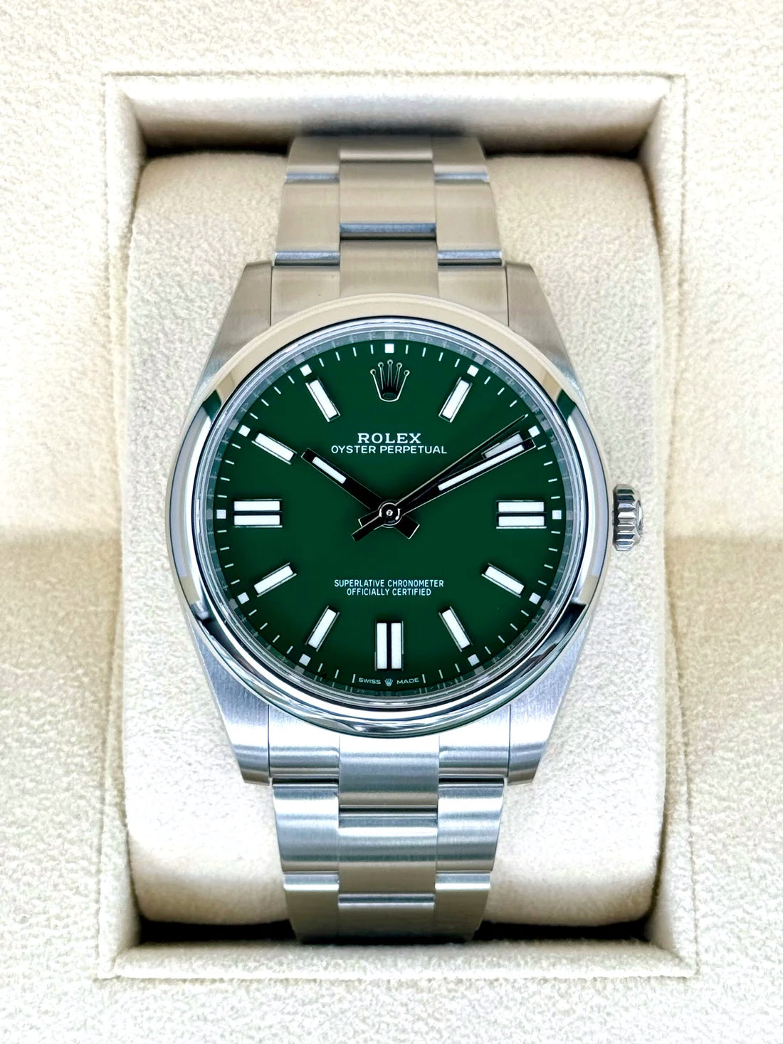 6087C4E0-3E88-42CF-BFD4-6D2930F5F6CF.jpg 2024 Rolex Oyster Perpetual 41mm 124300 Green Dial (Unworn)
