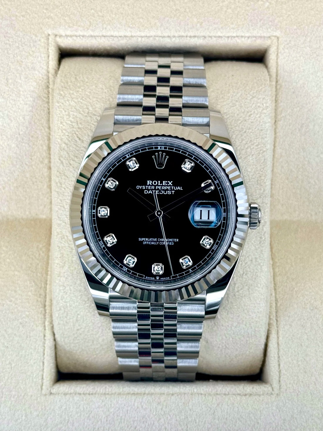 691C40DF-5F85-4EDF-8205-FE4576627677.jpg 2025 Rolex Datejust 41mm 126334 Jubilee Black Diamond Dial (Unworn)