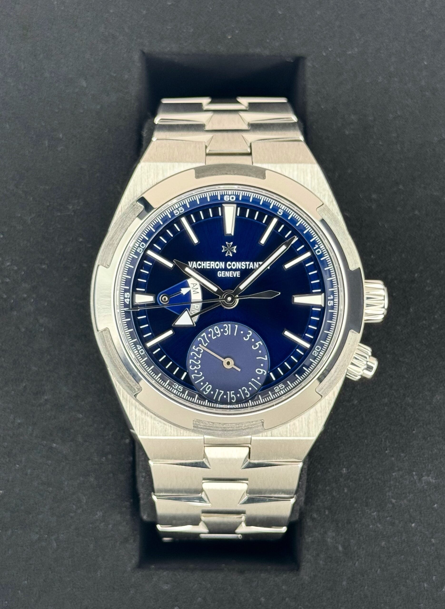 6AA63DC7-B1EA-4906-9EA4-D8C170BD66BA.jpg 2023 Vacheron Constantin Overseas Dual Time 41mm 7900V Blue Dial
