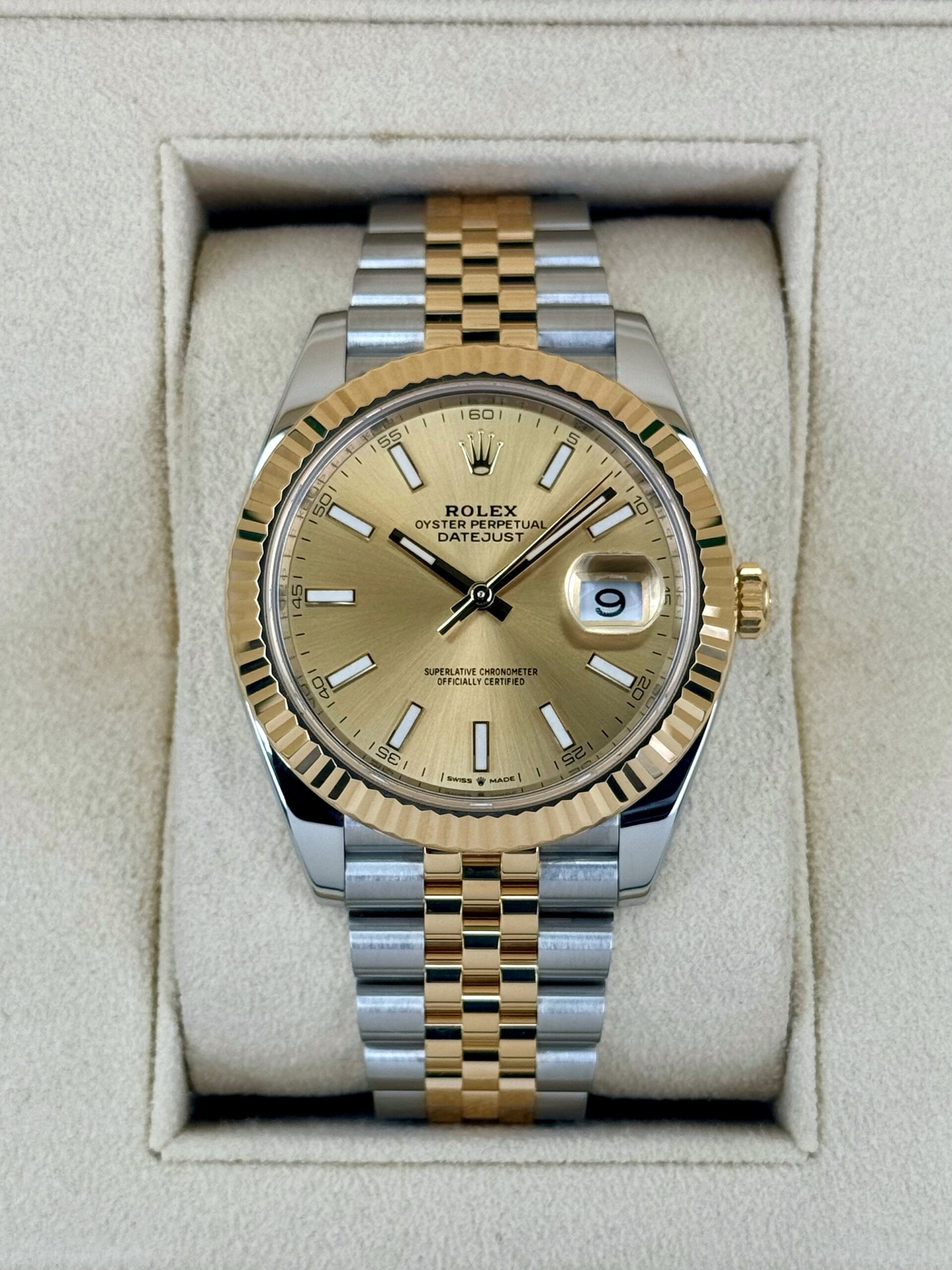 DF22CF23-F4EA-4273-9516-DB64358BDDA0.jpg 2022 Rolex Datejust 41mm 126333 Two-Tone Jubilee Champagne Dial