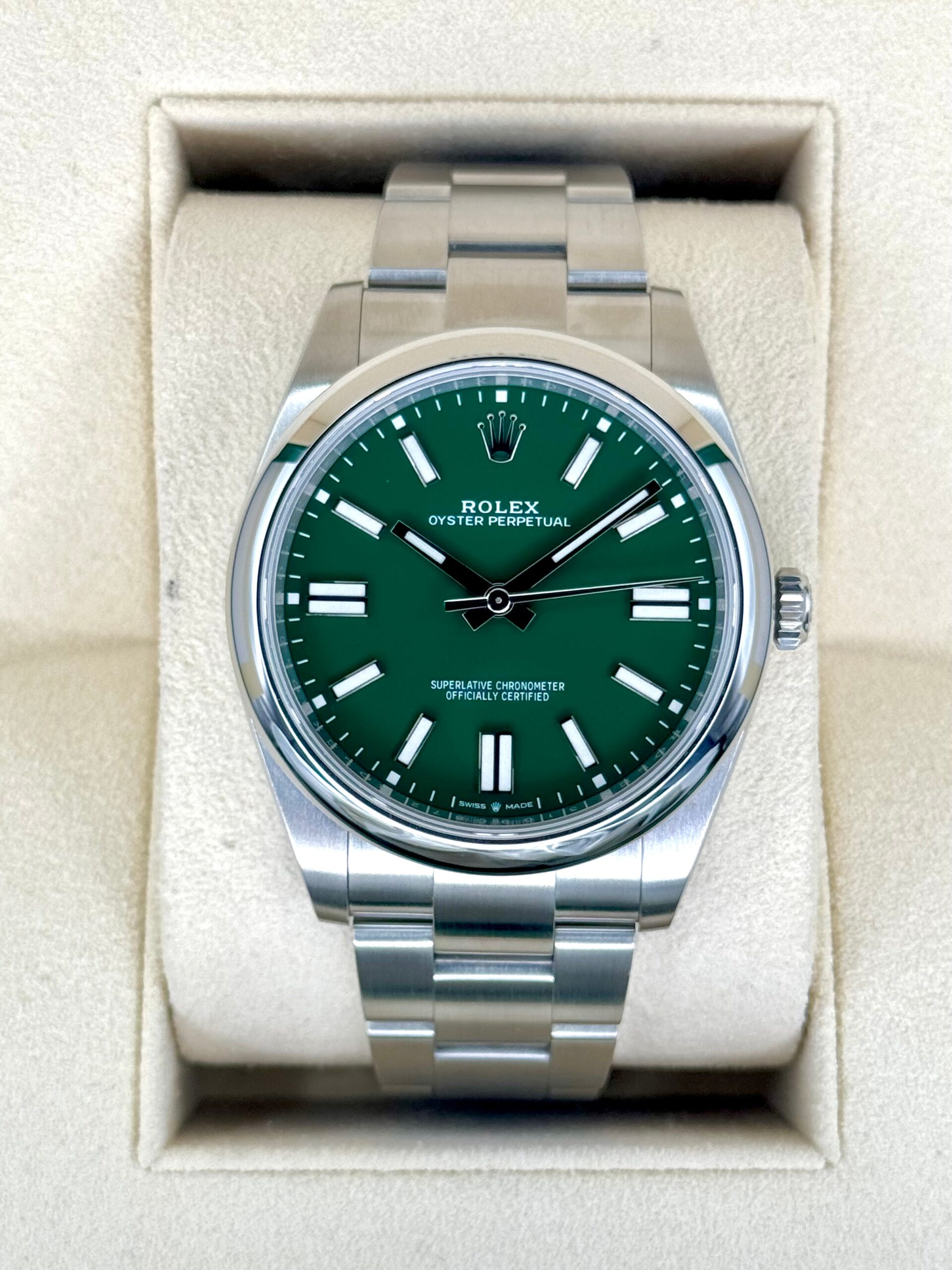 IMG_0565-1.jpg 2023 Rolex Oyster Perpetual 41mm 124300 Green Dial (Unworn)