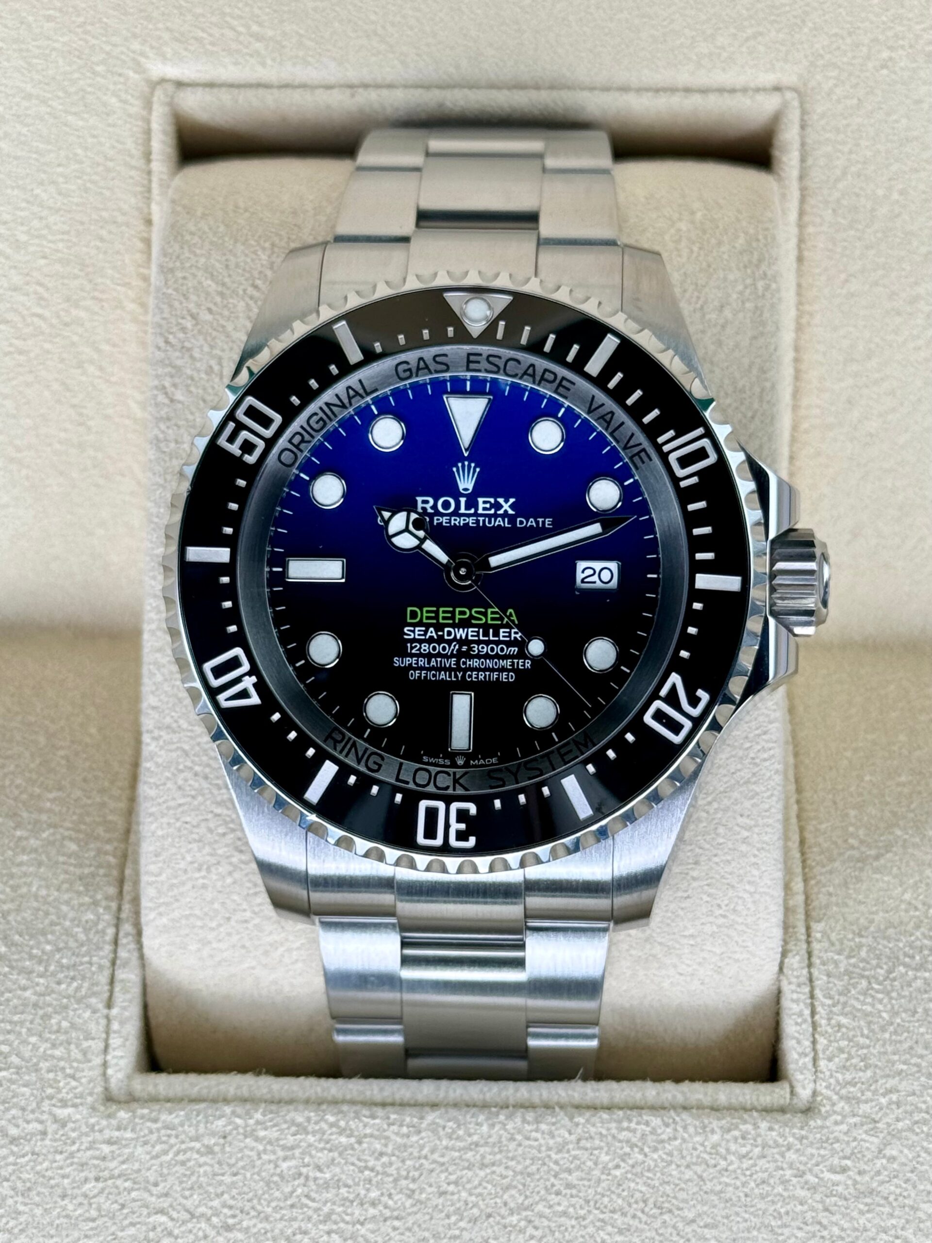 IMG_1820.jpg 2022 Rolex Deepsea "James Cameron" 44mm 126660 Blue Dial