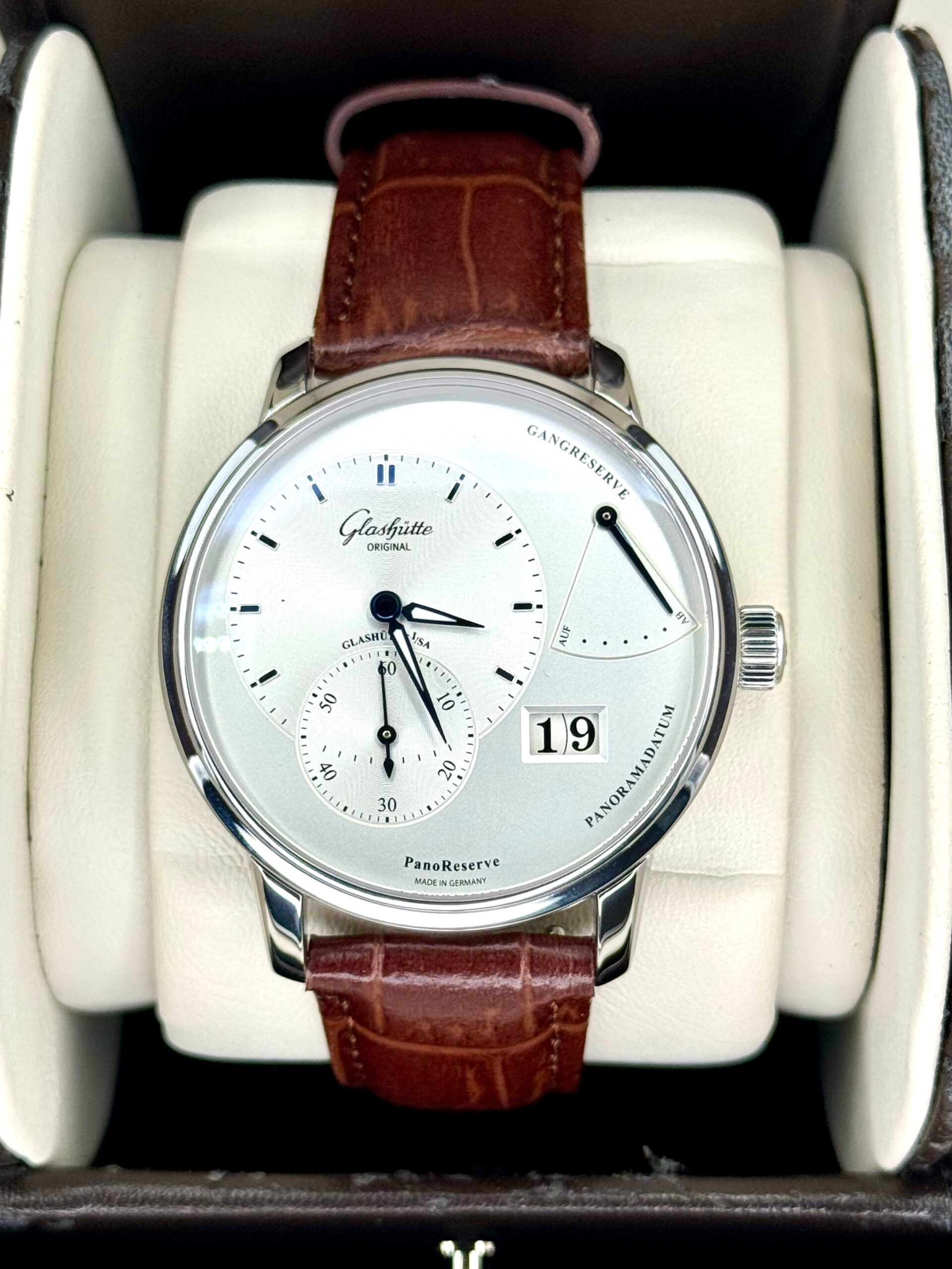 IMG_2914.jpg 2015 Glashutte Original Panoreserve 40mm 1-65-01-22-12-04 Silver Dial