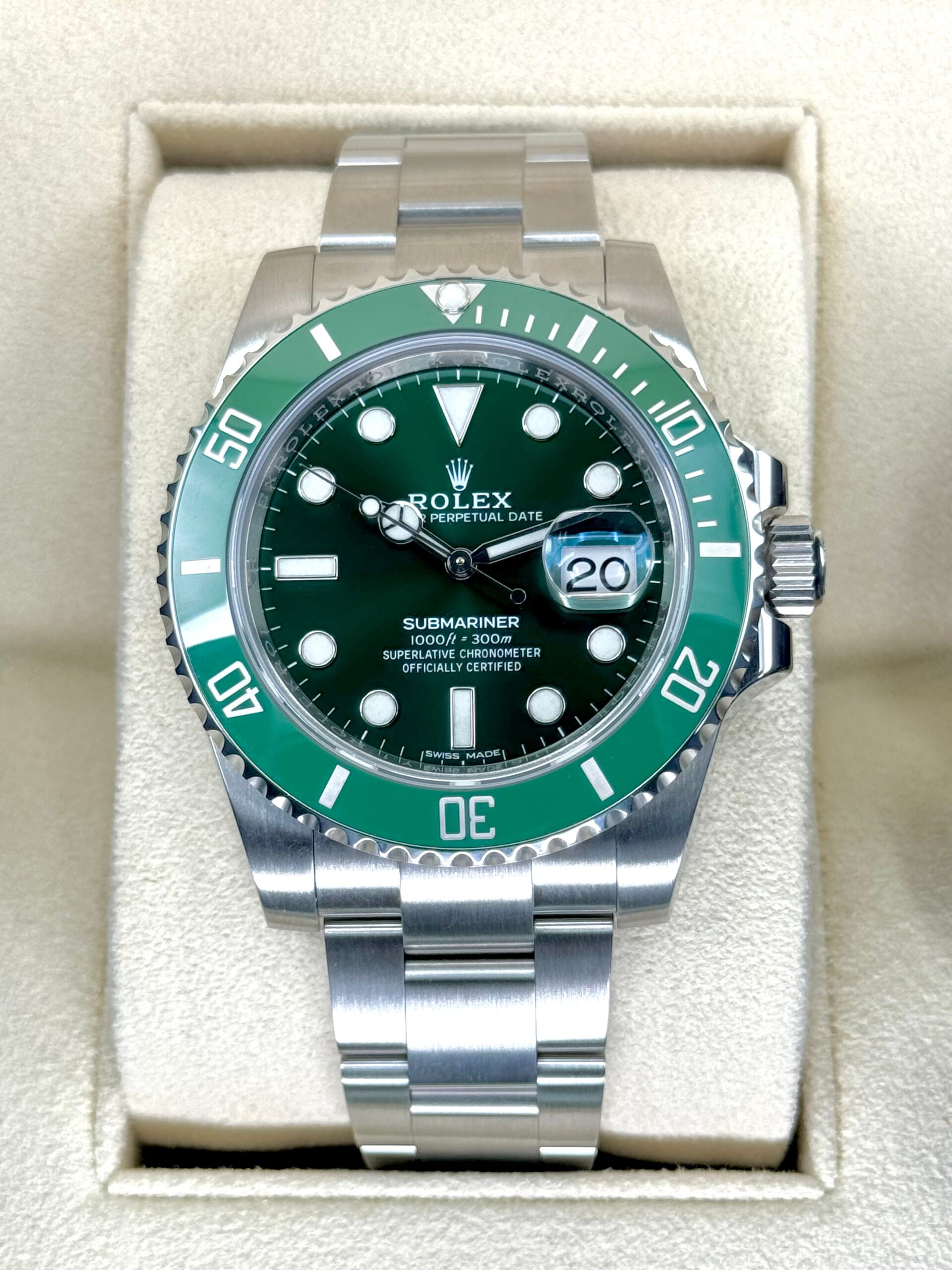 IMG_4286_563e15d8-8254-4c1e-83ae-0ea7ef963a0b.jpg 2019 Rolex Submariner "Hulk" 40mm 116610LV Green Dial