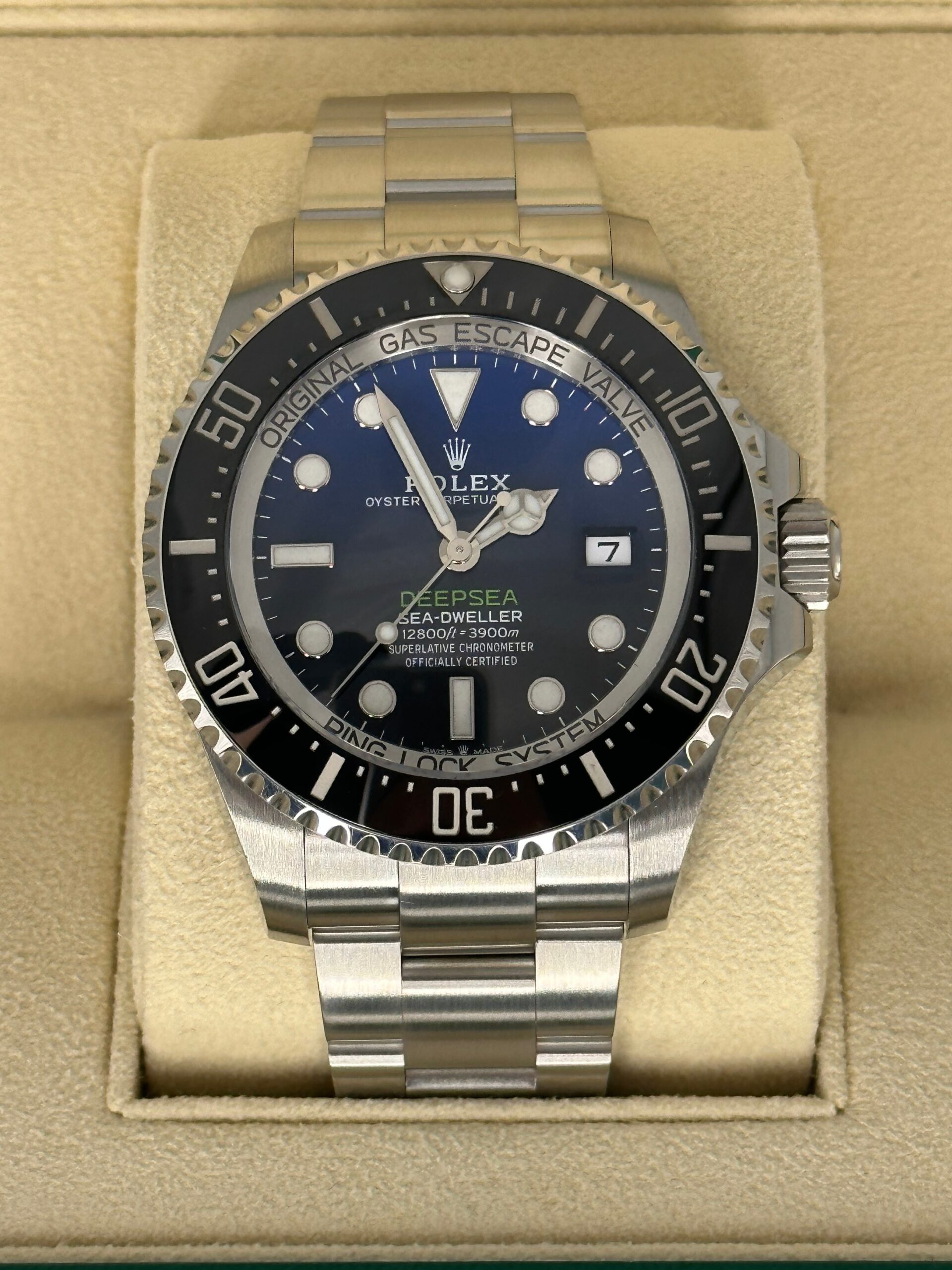 IMG_6038.jpg 2023 Rolex Deepsea "James Cameron" 44mm 136660 Blue Dial