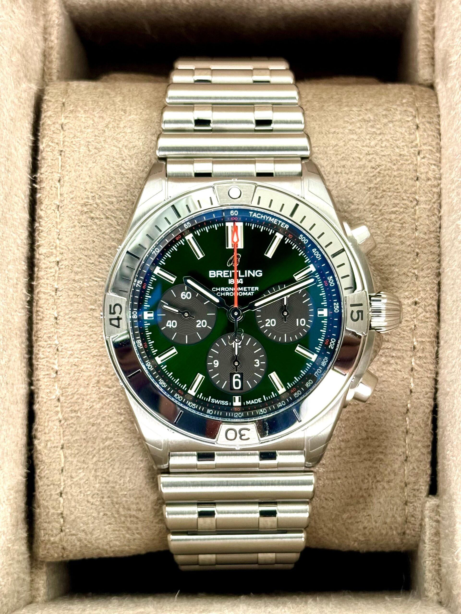 IMG_6519.jpg 2023 Breitling Chronomat B01 42 AB0134 Stainless Steel Green Dial (Unworn)