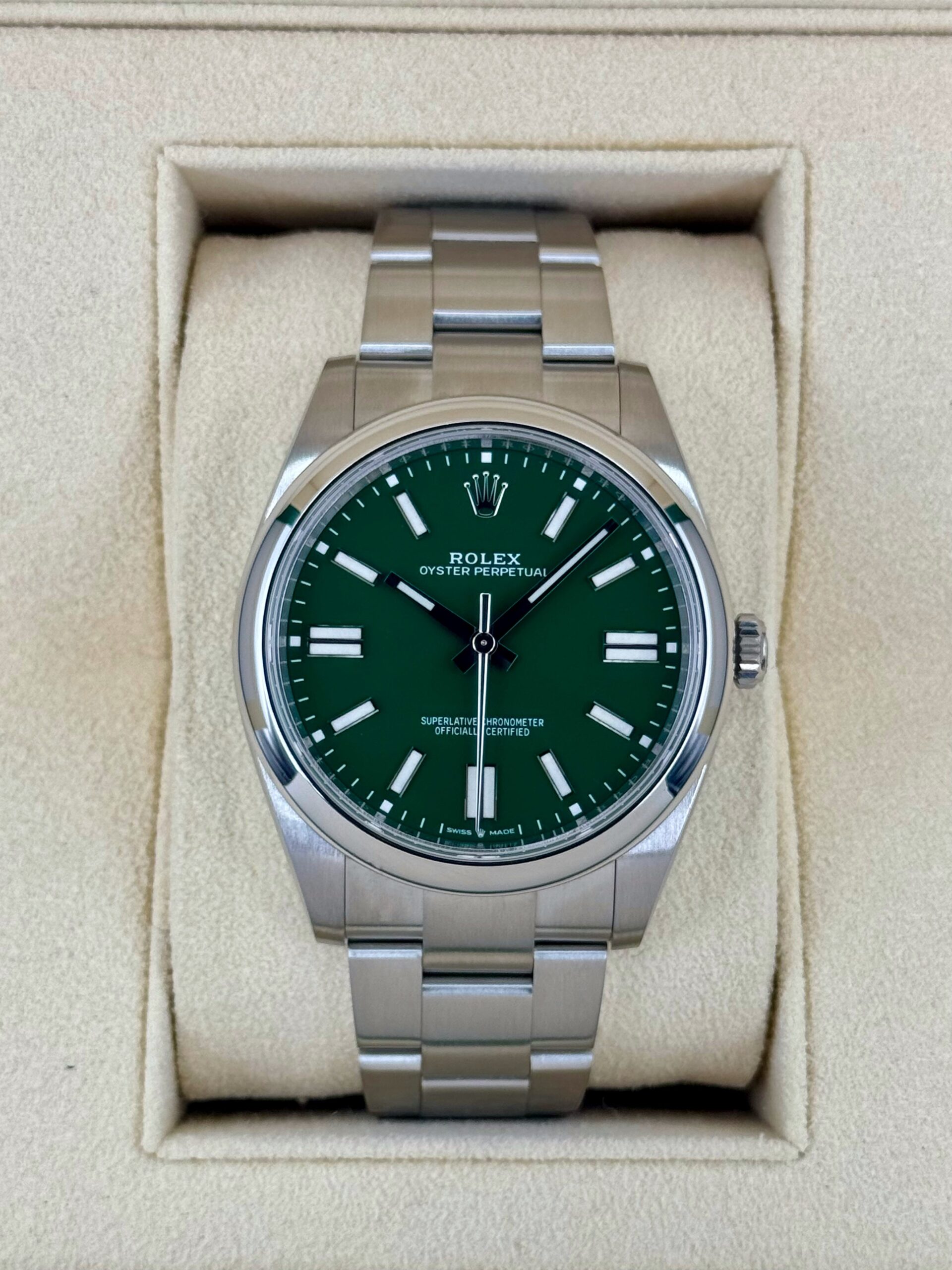 IMG_7040.jpg 2023 Rolex Oyster Perpetual 41mm 124300 Green Dial