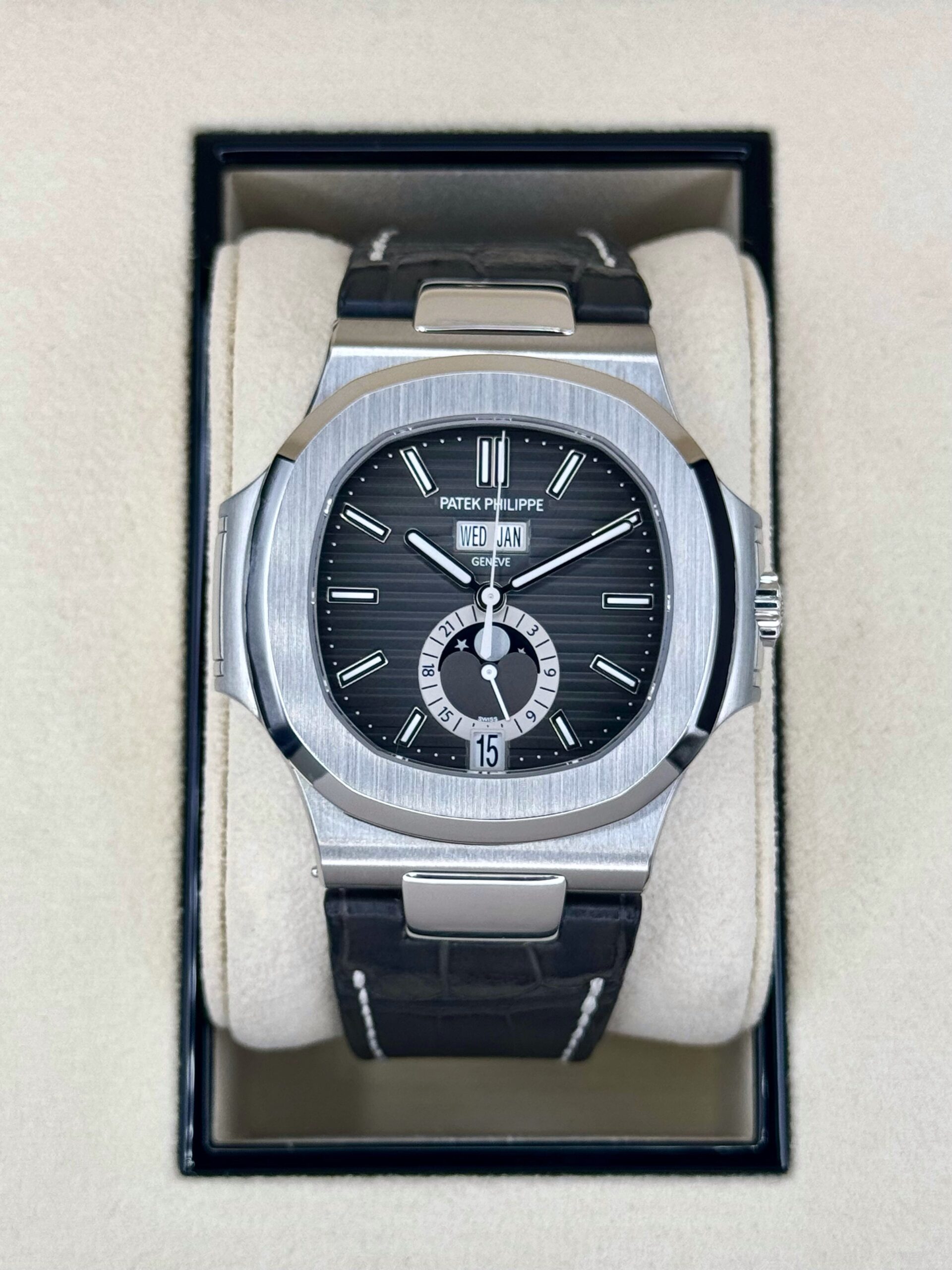 IMG_8813_7adc2545-1eec-4a7a-9dd4-f0227e263e8b.jpg 2021 Patek Philippe Nautilus 40.5mm 5726A Black Dial